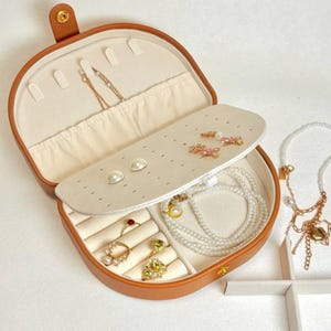 Benutzerdefinierte Leder Schmuck Reiseetui | Multi-Layer Organizer für Halsketten, Ringe & Ohrringe | Kompakt und doch geräumig |