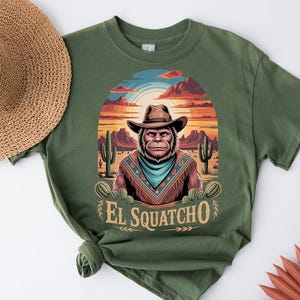 El Squatcho Bigfoot Shirt – Funny Southwestern Sasquatch Tee – Cowboy Cryptid Desert T-Shirt – Cactus Sunset Graphic Tee for Men Women