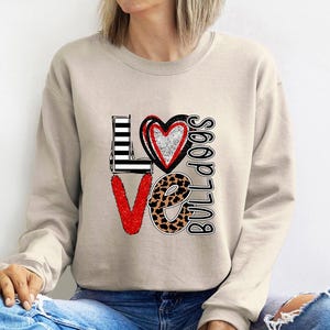 Love Bulldogs Shirt – Leopard Print Heart Mascot Tee, Retro LOVE Bulldogs Spirit Shirt, Cute School Pride Shirt for Fans and Teachers