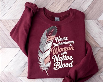 Native Woman-sweater: pullover met inheemse Pride-veren