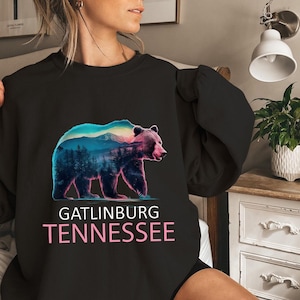 Gatlinburg Tennessee Bear Shirt, Smoky Mountains Souvenir Tee, National Park Hiking Top, Colorful Nature T-Shirt, Rustic Cabin Gift