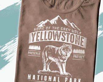 Yellowstone Wolf T-Shirt: Vintage National Park Souvenir