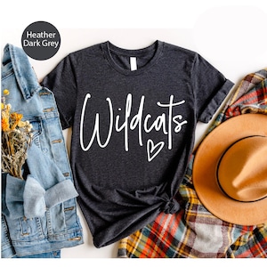 Camiseta de los Wildcats – Camiseta con el amor de los Wildcats – Camiseta con el espíritu de los Wildcats – Camiseta del equipo Wildcats – Ropa del equipo Wildcat – Camiseta con el corazón de los Wildcats