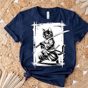 Samurai Cat Shirt – Black Cat with Sword Graphic Tee – Anime Style T-Shirt – Cool Cat Lover Gift for Anime Fans & Animal Lovers