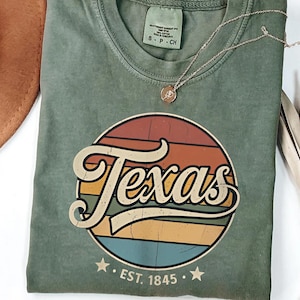 Texas Retro Shirt – Vintage Circle Sunset Graphic Tee – Est. 1845 Western State Pride T-Shirt – Southern Heritage Gift for Men & Women