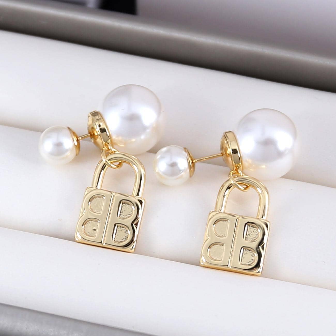 バレンシアガBALENCIAGAロック ピアス Lock earringsゴールド バレンシアガBALENCIAGAロック ピアス Lock earringsゴールド