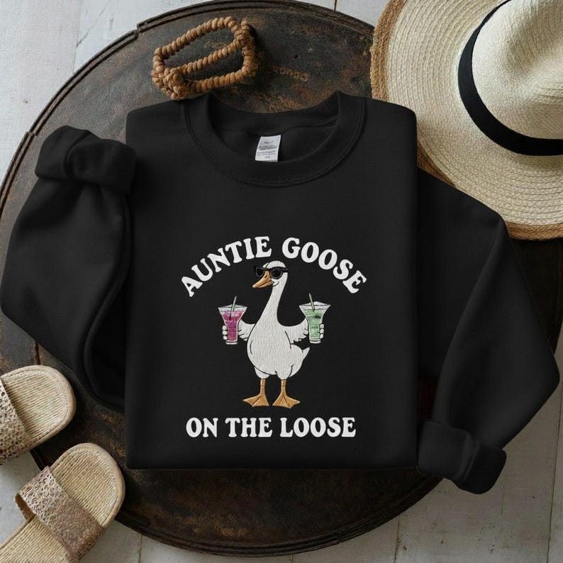 Bestickte Tante Gans auf der losen Sweatshirt, lustiges Gans Sweatshirt, Dumme Gans Tante Sweatshirt, Tante Sweatshirt, cooles Geschenk Tante Black