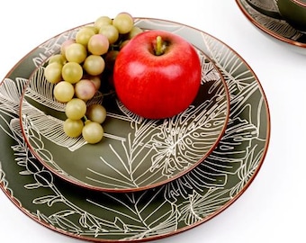 Green Ceramic Dinner Plate 20 cm – Handmade Rustic Tableware – Matte Glazed Pottery Plate – Artisan Stoneware Plate – Modern Kitchen Decor
