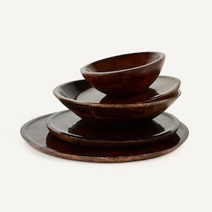 Mango Wood Plate 25 cm – Eco-Friendly Wooden Serving Dish – Natural Rustic Tableware – Handcrafted Round Platter for Home & Kitchen