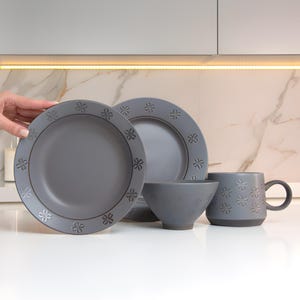 Handmade Deep Ceramic Plate 20.5 cm – Gray Artisan Bowl – Rustic Dinnerware – Unique Pottery Dish – Modern Gray Plate – Dishwasher Safe