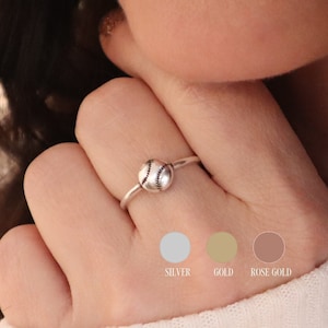 Kleiner Softball Ring, Baseball Ring, Sportring, Unisex Ring, Sterling Silber, Gold, Rosegold-Oberflächen, Softball Schmuck
