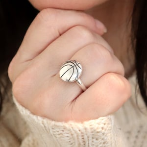 Basketball Ring, Unisex Ring, Sterling Silber, 24K Gold, Rosegold-Oberflächen, Basketball Schmuck