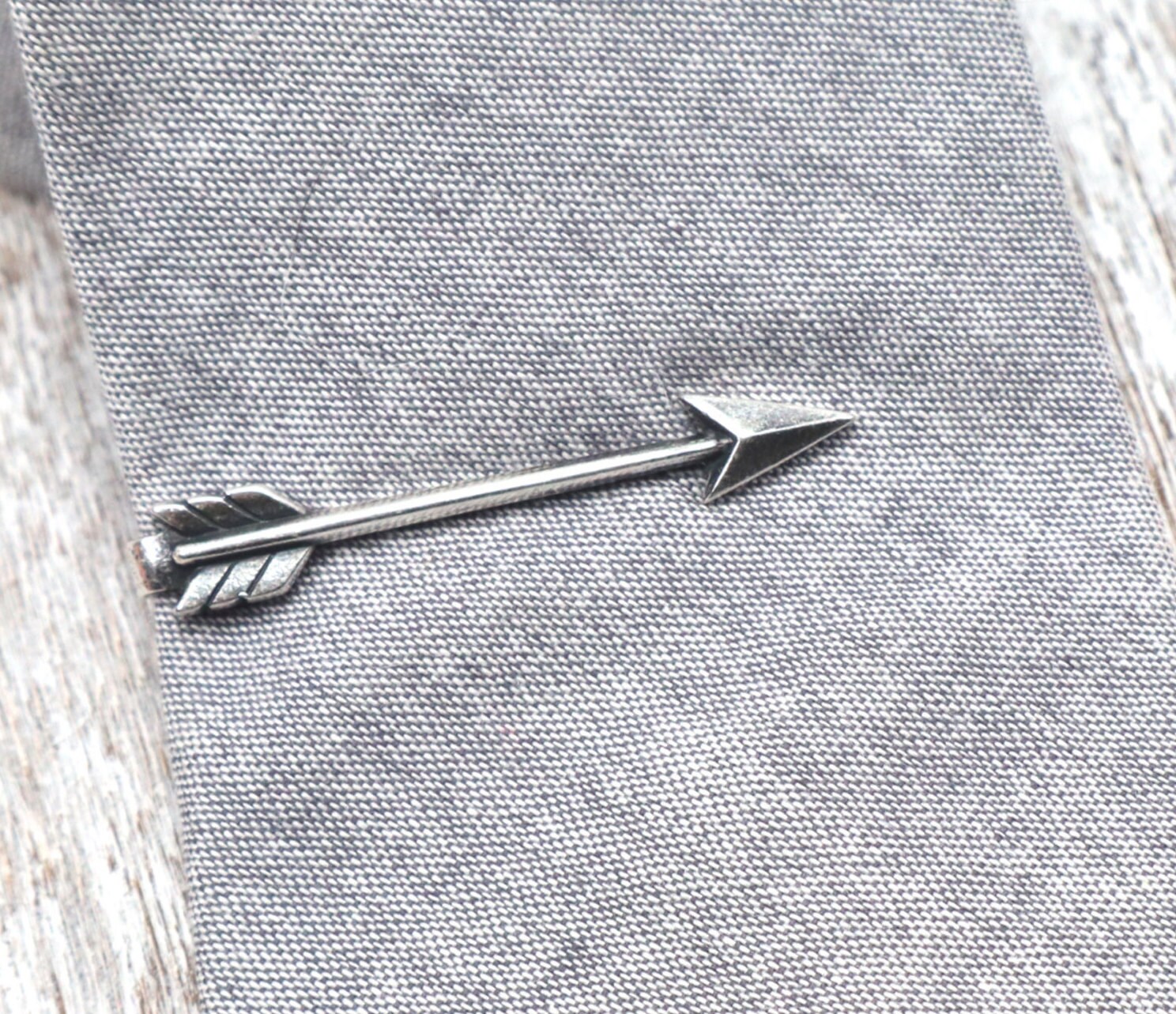 Produktbild von Pclapora Herren Krawattennadel, Pfeil Krawattenklammer, Messing Silber Poliert Tie Clip, Krawattenklammer Für Herren, Für Geschäft, Termin, Hochzeitstag Und Alltag, Beste Geschenk Ehemann Und Vater
