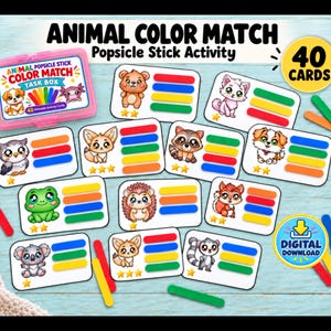 Może przedstawiać: Zestaw do zabawy z patyczkami po lodach Animal Color Match zawierający 40 kart z ilustracjami zwierząt i kolorowymi paskami. Zawiera różowe pudełko do przechowywania z napisem Animal Popsicle Stick Color Match Task Box i żółtą odznakę 40 Cards.