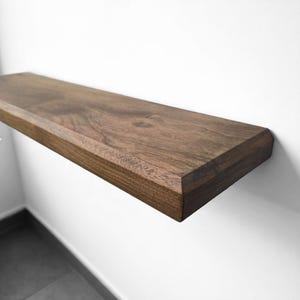 Hölzernes schwebendes Regal, kundenspezifische Größe schwebendes Regal mit Halterung, an der Wand befestigtes schwebendes Regal für Küche, für Badezimmer, für Wohnzimmer, für Büro.