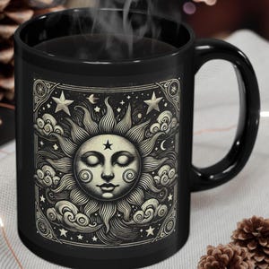 Caneca de cerâmica com sol, lua e estrelas celestiais: presente espiritual para quem ama café
