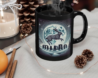 Taza de liebre mirando la luna: taza de café celta wiccan, regalo pagano