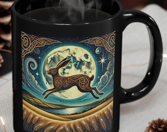 Taza de liebre mirando la luna: taza de café celta wiccan de Yule