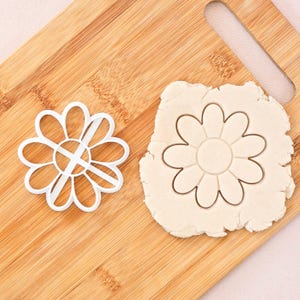 Daisy Flower Cookie Cutter- wildflower embosser, floral print, mothers day stamp flowers, valentines day, baking fondant clay biscuit cutter