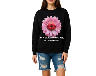 Sudadera con estampado de corazón de margarita rosa / 'En un jardín de pétalos, encontré mis labios'