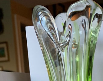 Midcentury Modern Green Swirled Twisted Glass Swung Vase with Clear Glass Three Rounded Points