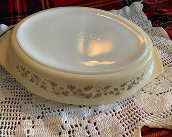 Vintage Pyrex Double Casserole Vegetable Serving Dish With Lid Vanilla Pale Yellow with Gold Ivy Leaves