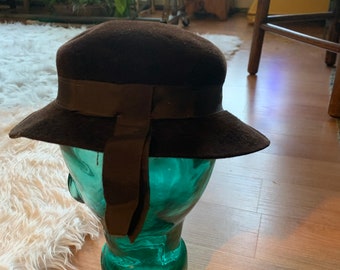 Vintage Ladies 1950s Mid Century Brown Velour Cloche Lady Woman Hat With Brown Grosgrain Ribbon Bow in Back