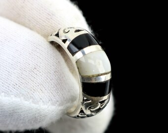 Lovely Retro Black and White Onyx Sterling Silver Ring - Onate Scrolling on Each Side of the Inset Stones - Size 6