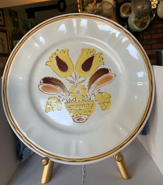 One Hand Painted Americana Hearthside Bountiful Stoneware Plate