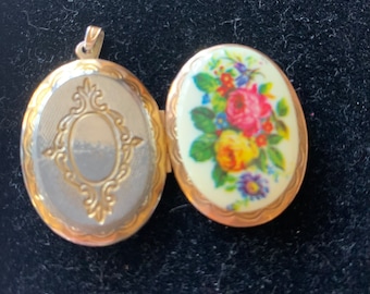Vintage Hand Painted Porcelain Oval on Gold Tone Pendant Locket Great Gift