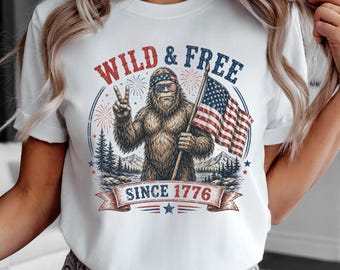 Maglietta Wild & Free Since 1776, maglietta patriottica con bandiera americana e Bigfoot, maglietta Sasquatch per il 4 luglio, maglietta per il giorno dell'indipendenza degli Stati Uniti, Bigfoot divertente