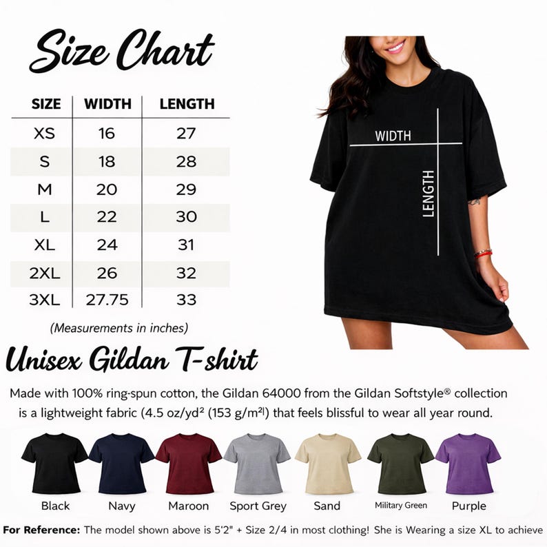 Pu&ograve; includere: T-shirt unisex Gildan nera oversize. L'immagine include una tabella delle taglie con misure in pollici e una tavolozza di colori di nero, blu navy, bordeaux, grigio sportivo, sabbia, verde militare e viola. La modella indossa una taglia XL.