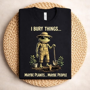 I Bury Things Maybe Plants Maybe People Comfort Colors®-T-shirt, shirt grappig kikker, T-shirt Dark Humor Esthetic, griezelige schattige tuinliefhebbers