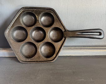 Vintage Cast Iron Aebleskiver - Poffertjes Pan – 7-Well Hexagon Skillet