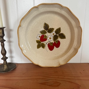 Vintage Mikasa Strawberry Festival Dinner Plates 10-3/4” (Set of 4)