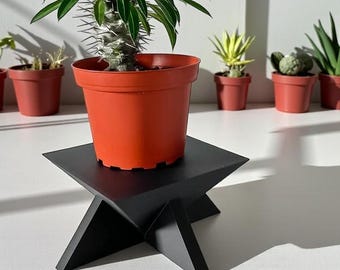 Modern 3D Printed Pedestal Plant Stand "Jones"– Architectural Indoor Planter Riser