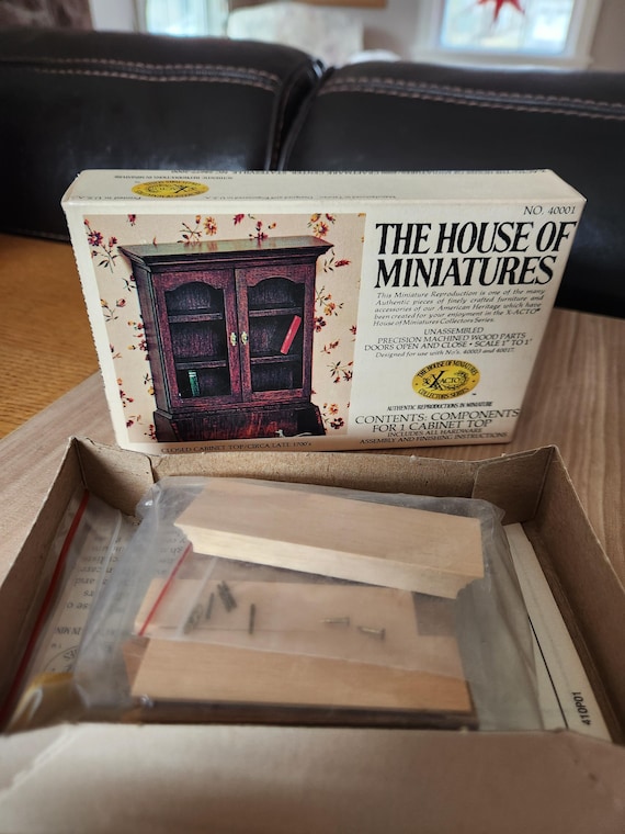 House of Miniatures Closed Cabinet Top 40001 Xacto Circa 1700 Kit