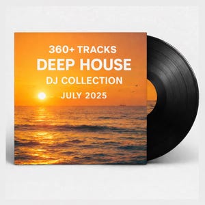 Puede incluir: Un disco de vinilo con una funda que muestra una puesta de sol sobre el océano. La funda dice "360+ TRACKS DEEP HOUSE DJ COLLECTION JULY 2025". El disco es negro y parcialmente visible.