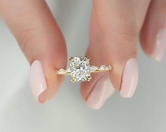 Anello con diamante fancy yellow taglio cuscino Anello con diamante fancy yellow taglio cuscino