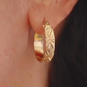Créoles en or texturé, boucles d&#39;oreilles en or bohème