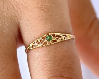 Emerald ring, 14K gold filigree gold ring