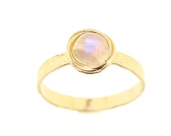 Anillo de piedra lunar hecho a mano en oro macizo de 14 k, anillo de piedra preciosa con banda martillada