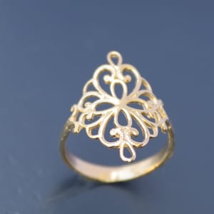 Filigree gold ring victorian style