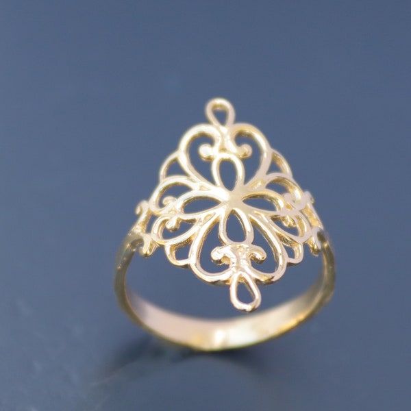 Filigree gold ring victorian style