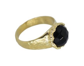 Black onyx gold ring