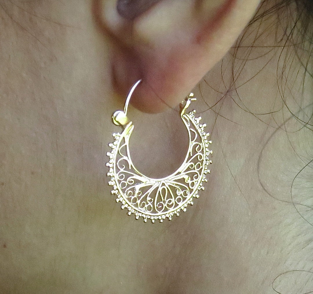 Orecchini A Cerchio Floreali Vintage – Placcati Oro 14K, Realizzati A Mano, Leggeri E Con Chiusura A Scatto