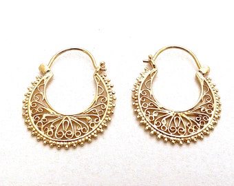 Orecchini a cerchio in filigrana floreale in oro 14K fatti a mano, regalo di gioielli importanti per lei - Italia