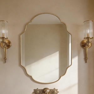 Eckiger Wandspiegel aus massivem, authentischem Messing, geschwungener Badezimmerspiegel, eleganter Vintage-Wandspiegel mit rechteckigem Messingrahmen für den Eingangsbereich