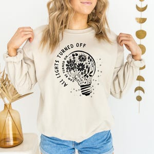 Alle lichten uitgeschakeld kunnen worden ingeschakeld, sweater wilde bloemen, hoodie geestelijke gezondheid, cadeau voor haar, positief shirt, motiverend T-shirt