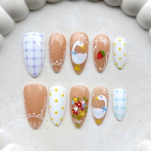 Silly Goose Press On Nails | Schattige eend-nailartset | Picknick aardbei bloemdessin | Vintage geruite zomer 3D nepnagels cadeau-idee